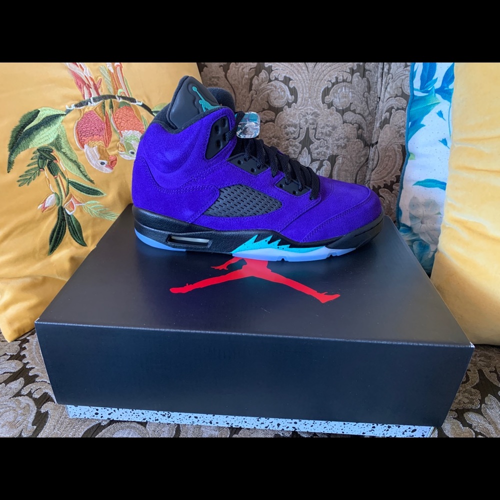 Jordan 5 grapes 🍇 - Picture 3 of 5